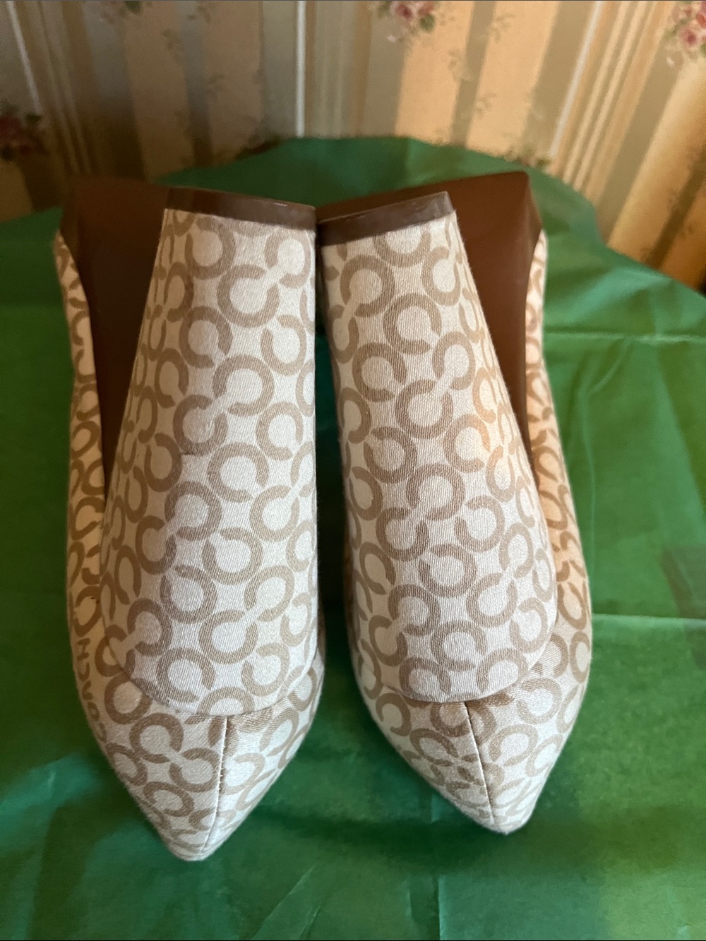 Coach Signature Corey Perp Toe Heels - Picture 4 of 10